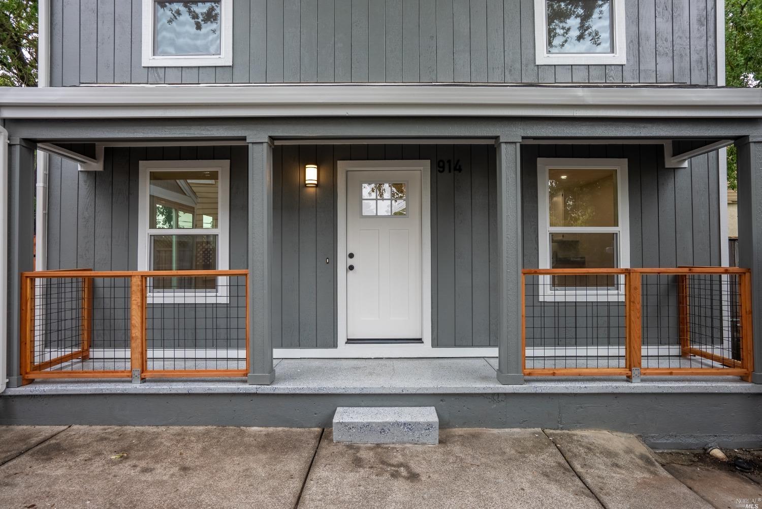 a view of entrance front of the house