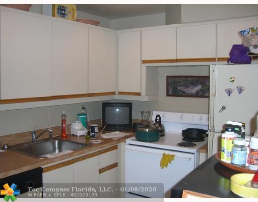636 Northwest 13th Street, Unit 33 Boca Raton, FL 33486 - Photo 5 of 16 Exterior Front