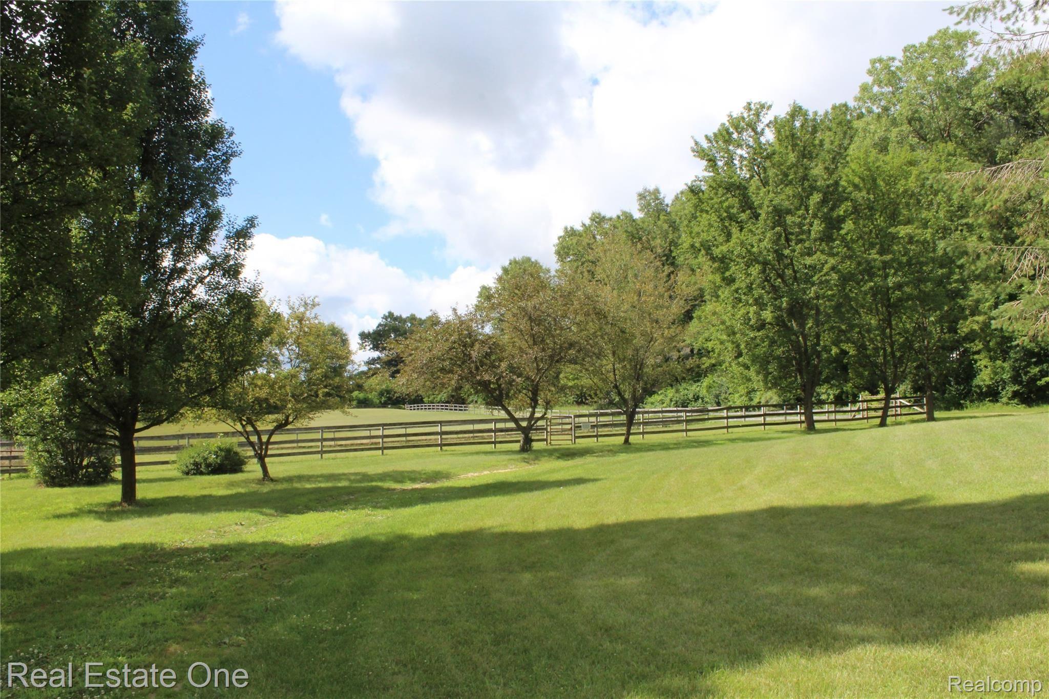 2845 Jewell Road Howell, MI 48843 - Photo 75 of 98 IMG_1290.JPG