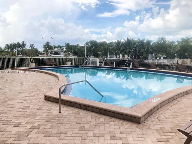 $1,950 | 2000 Northeast 135th Street, Unit 606, North Miami, FL 33181