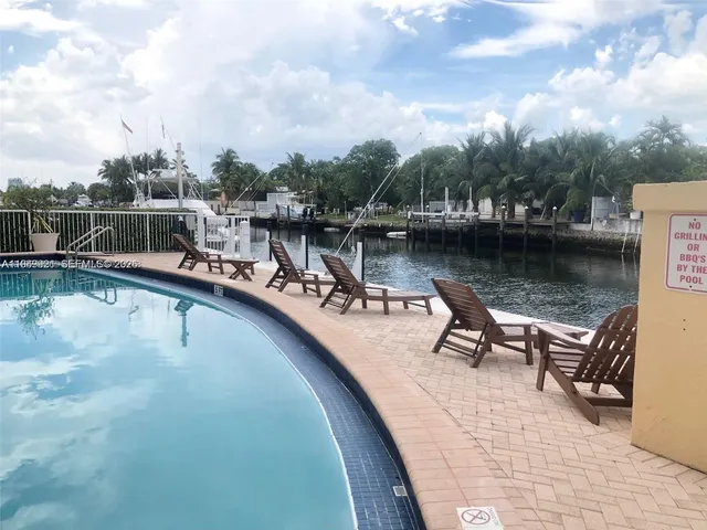 $1,950 | 2000 Northeast 135th Street, Unit 606, North Miami, FL 33181