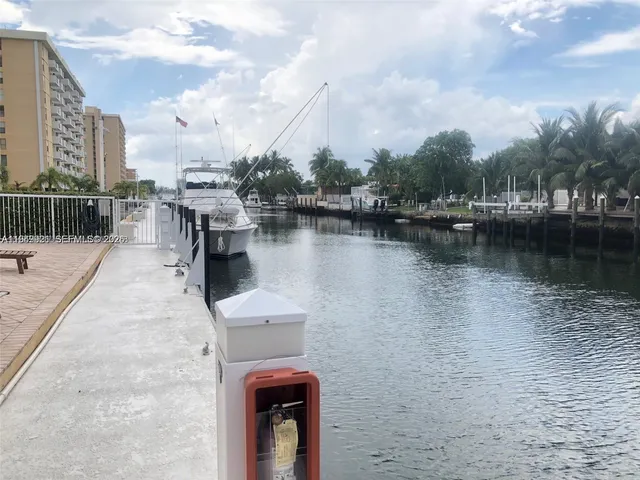 $1,950 | 2000 Northeast 135th Street, Unit 606, North Miami, FL 33181