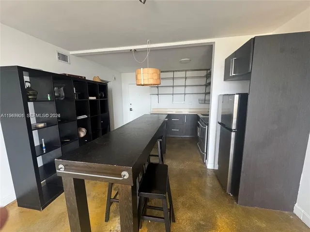 $1,950 | 2000 Northeast 135th Street, Unit 606, North Miami, FL 33181