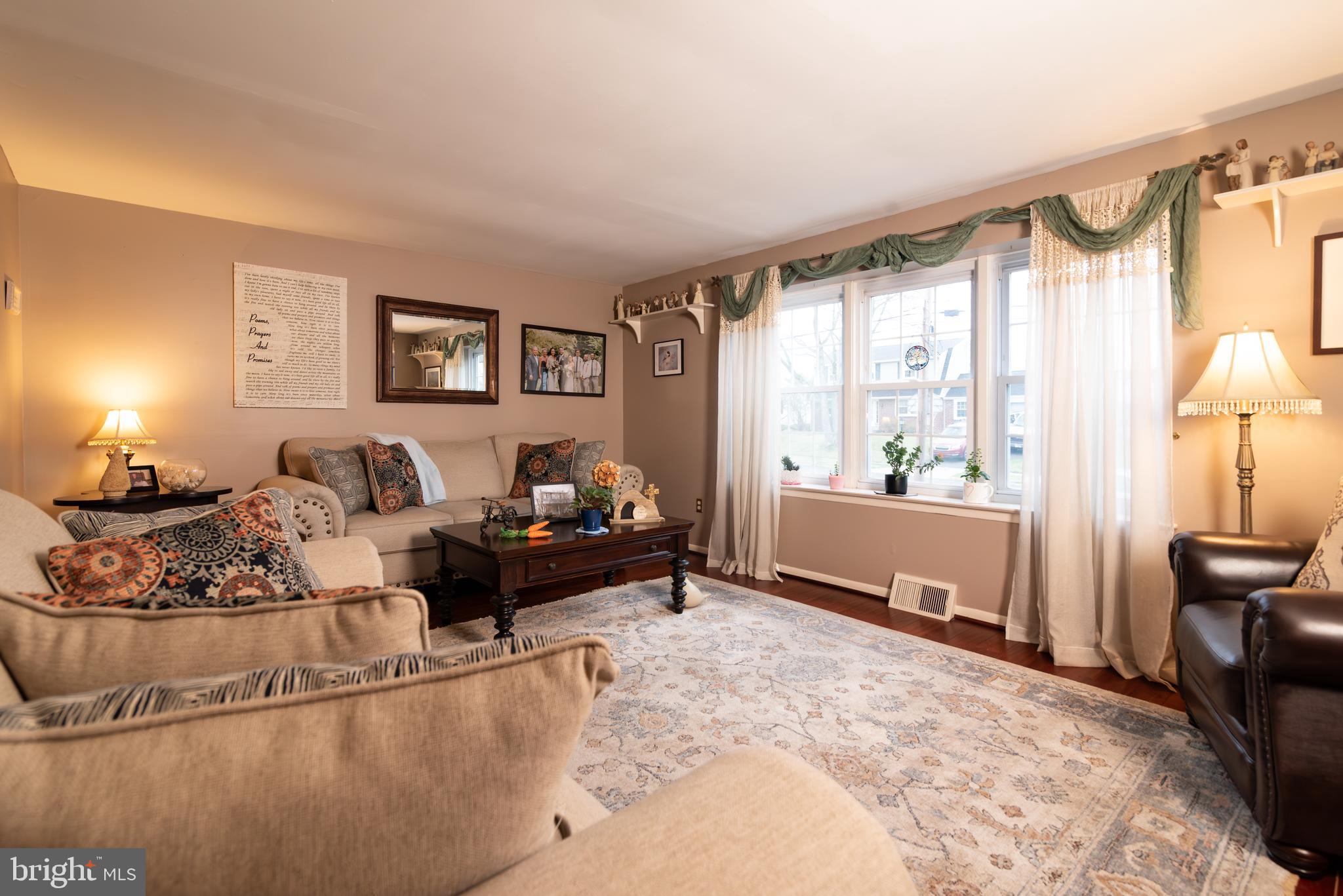 253 Kent Road Warminster, PA 18974 - Photo 4 of 43