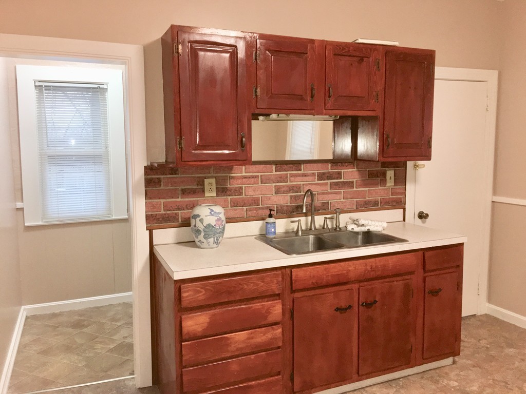 23 Sullivan Street Springfield, MA 01104 - Photo 2 of 23