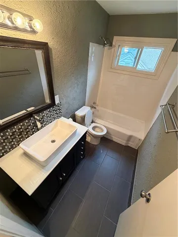 $284,900 | 10530 Askew Avenue, Kansas City, MO 64137