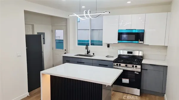 $2,500 | 3028 West 12th Street, Los Angeles, CA 90006