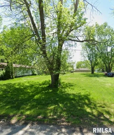 $15,000 | 823 West Madison Street, Girard, IL 62640