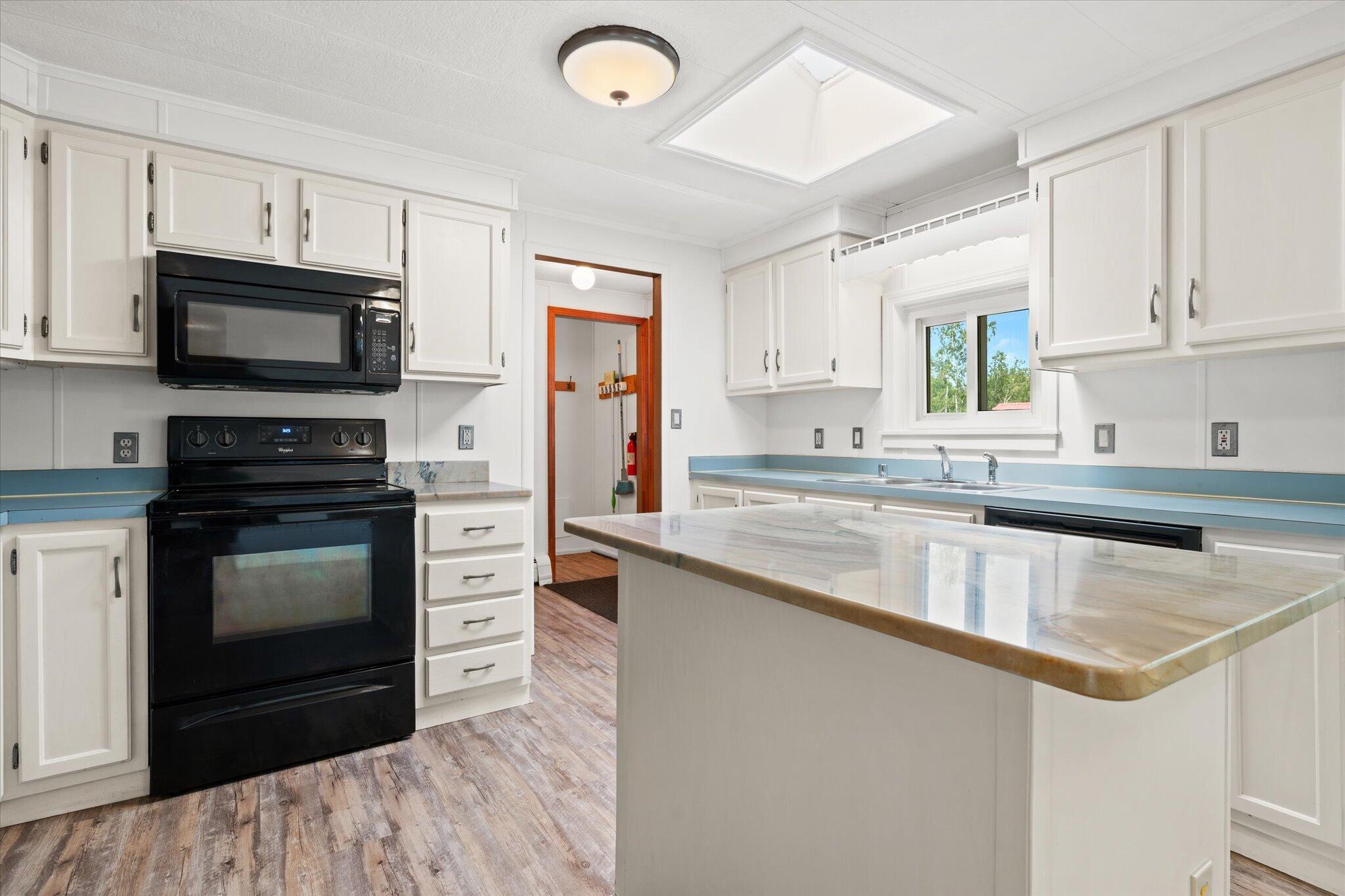 47 Shepherd Drive Bangor, ME 04401 - Photo 10 of 43 Kitchen