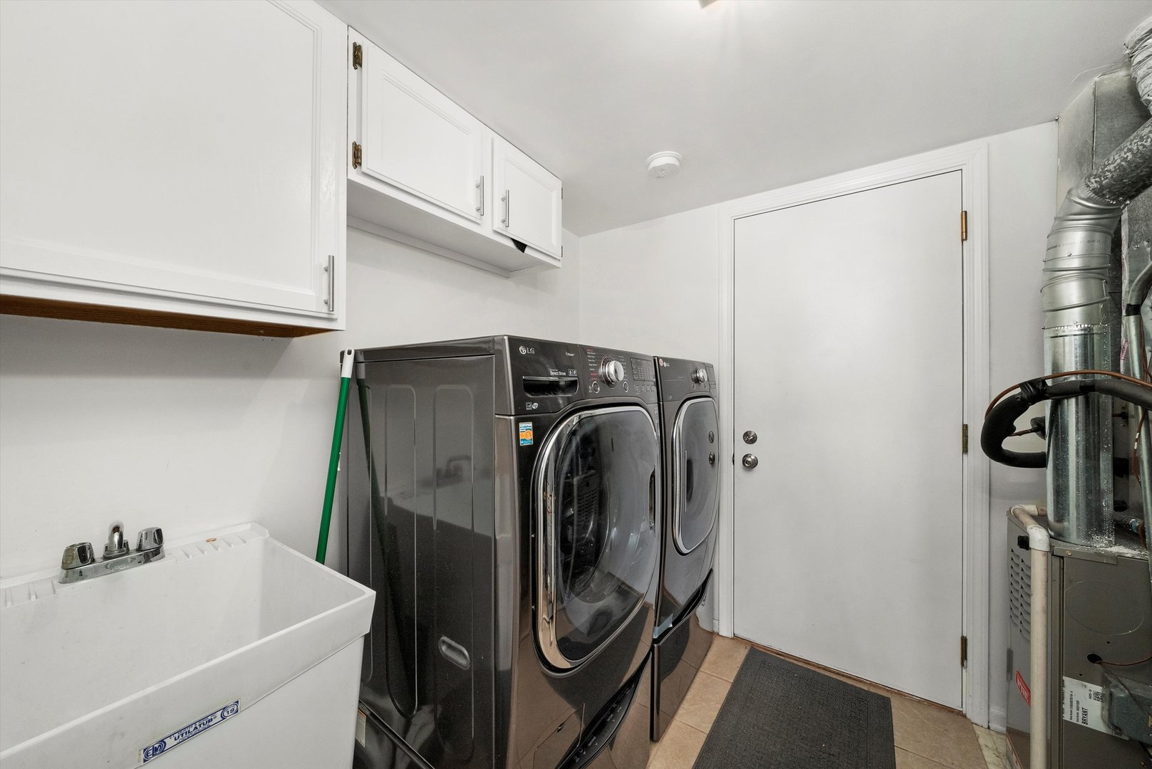 289 Ripplebrook Court Schaumburg, IL 60173 - Photo 26 of 31 a utility room with dryer and washer