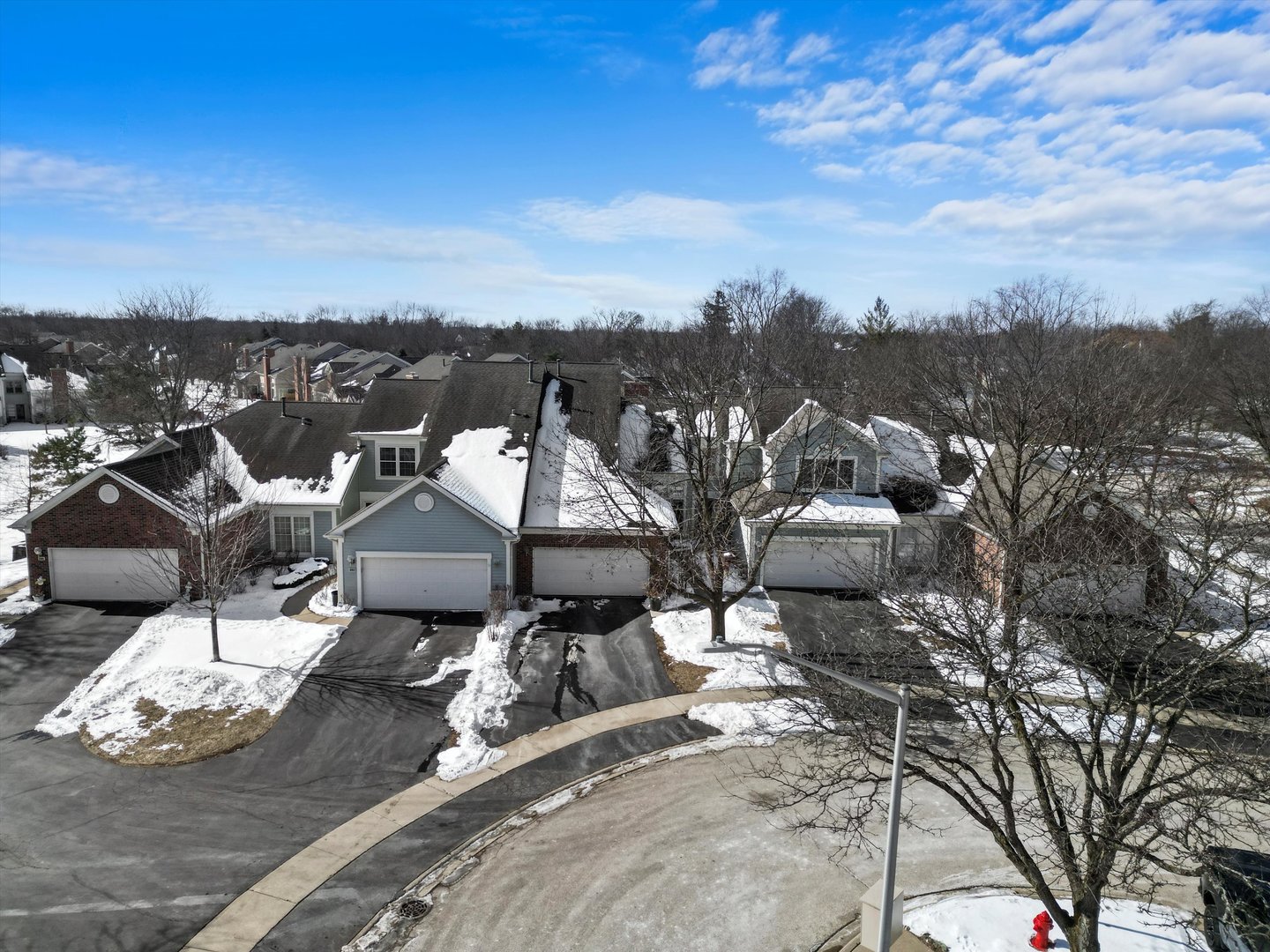 289 Ripplebrook Court Schaumburg, IL 60173 - Photo 5 of 31 a view of a terrace with a bench