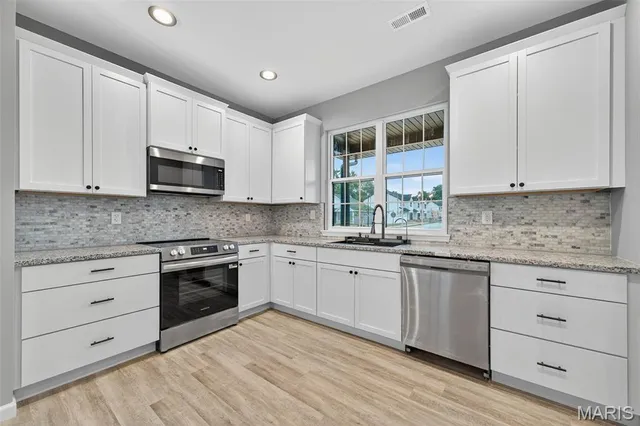 $291,500 | 210 Jimmy H Drive, Jonesburg, MO 63351