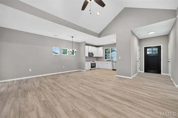 $291,500 | 210 Jimmy H Drive, Jonesburg, MO 63351