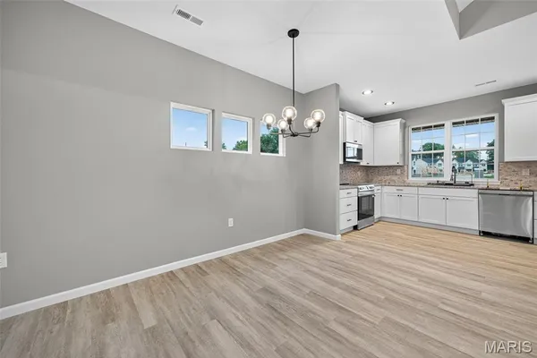 $291,500 | 210 Jimmy H Drive, Jonesburg, MO 63351