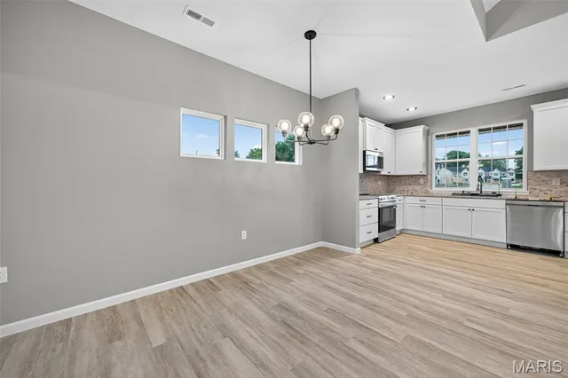 $291,500 | 210 Jimmy H Drive, Jonesburg, MO 63351