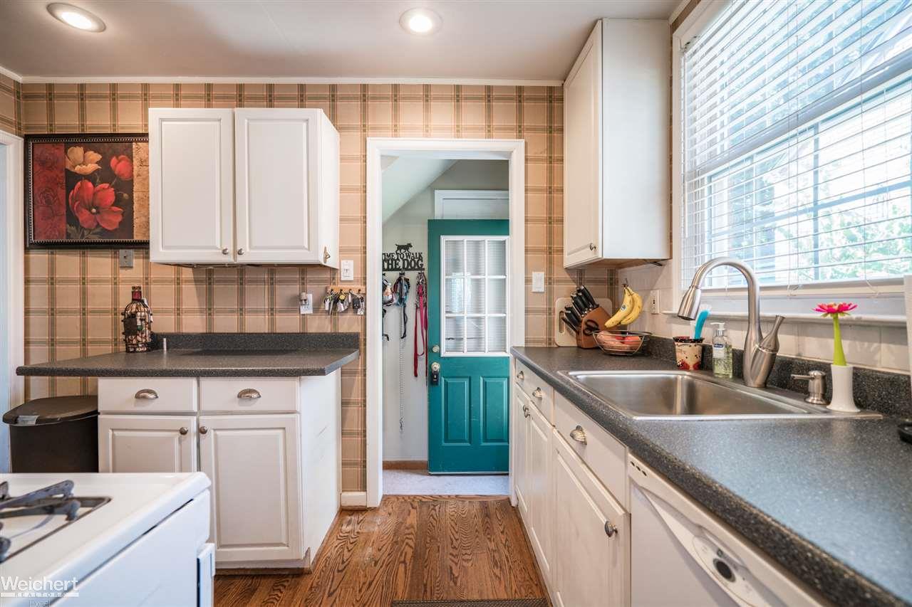1649 Roslyn Road Grosse Pointe Woods, MI 48236 - Photo 19 of 30