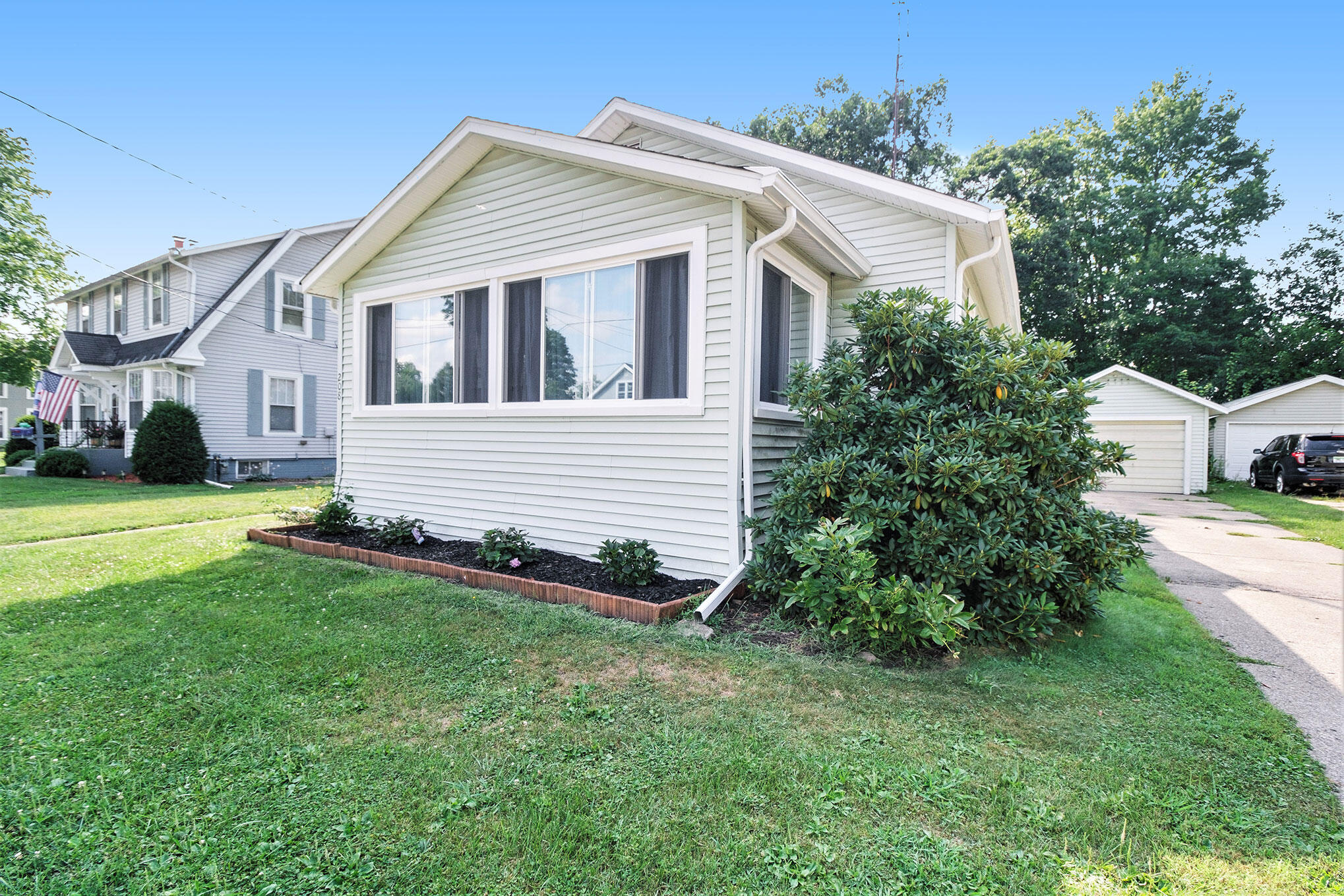 208 North Grant Avenue Three Rivers, MI 49093 - Photo 1 of 15 DSCF1447