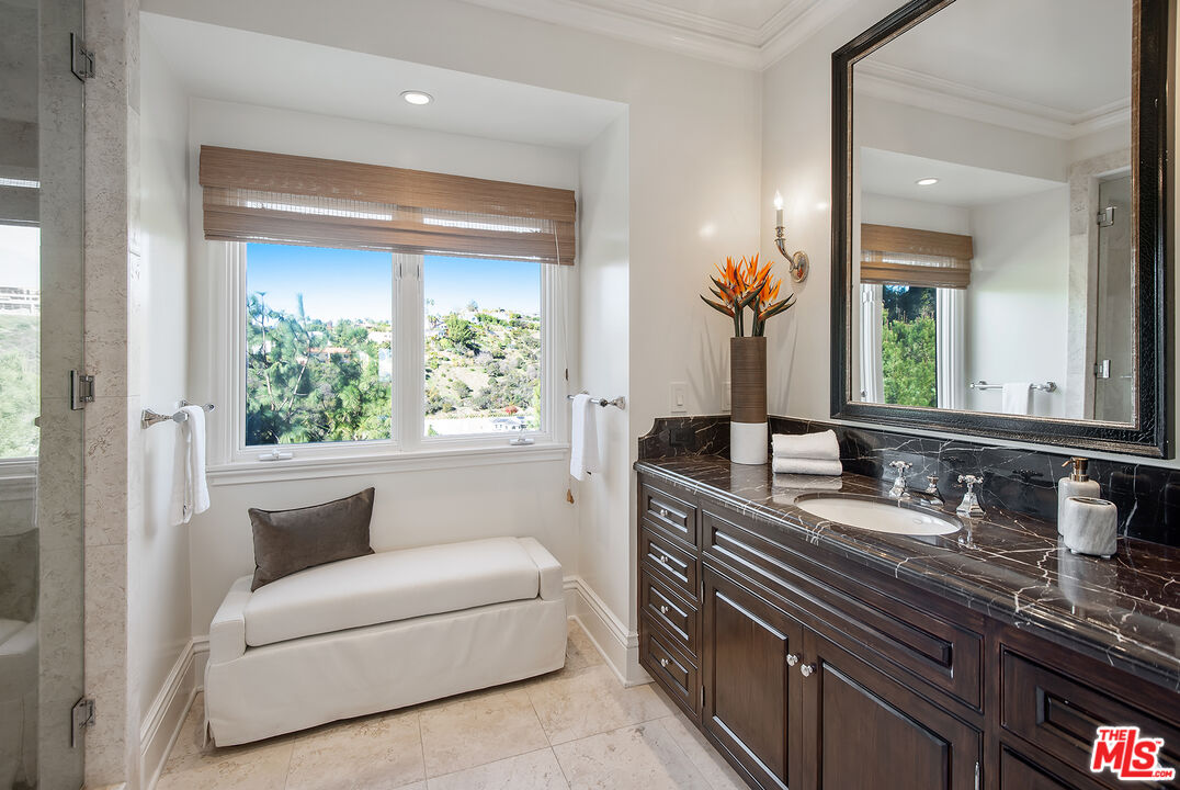 980 Stradella Road Los Angeles, CA 90077 - Photo 11 of 40