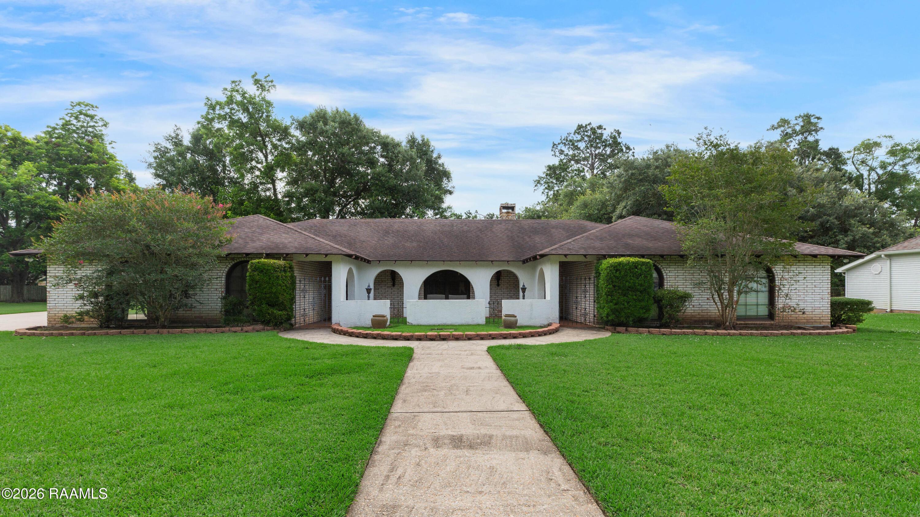 806 Rue Royale New Iberia, LA 70563 - Photo 4 of 38 806 Rue Royale New Iberia-2