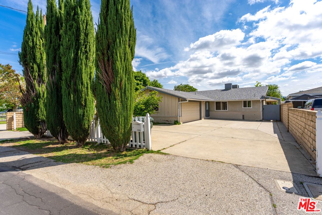 25056 Wiley Canyon Road Newhall, CA 91321 - Photo 2 of 28