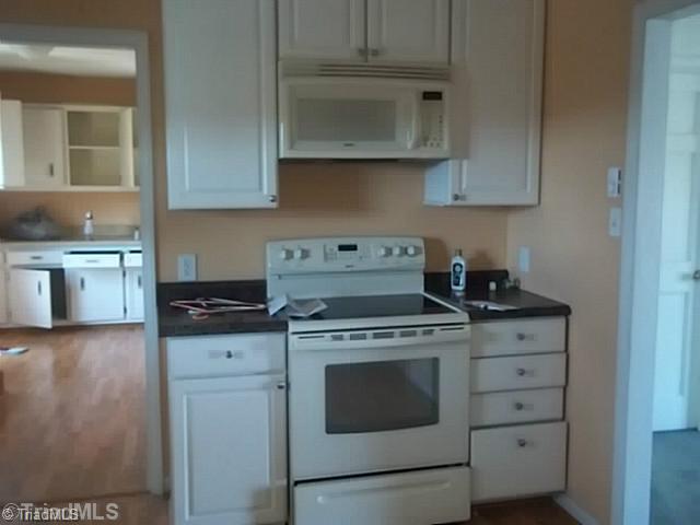 6624 Brantley Gordon Road Denton, NC 27239 - Photo 8 of 16 Kitchen.