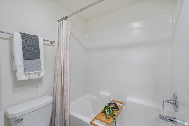 445 950 South Ogden, UT 84404 - Photo 14 of 28 Primary Bathroom with toilet and shower / bath combination with curtain