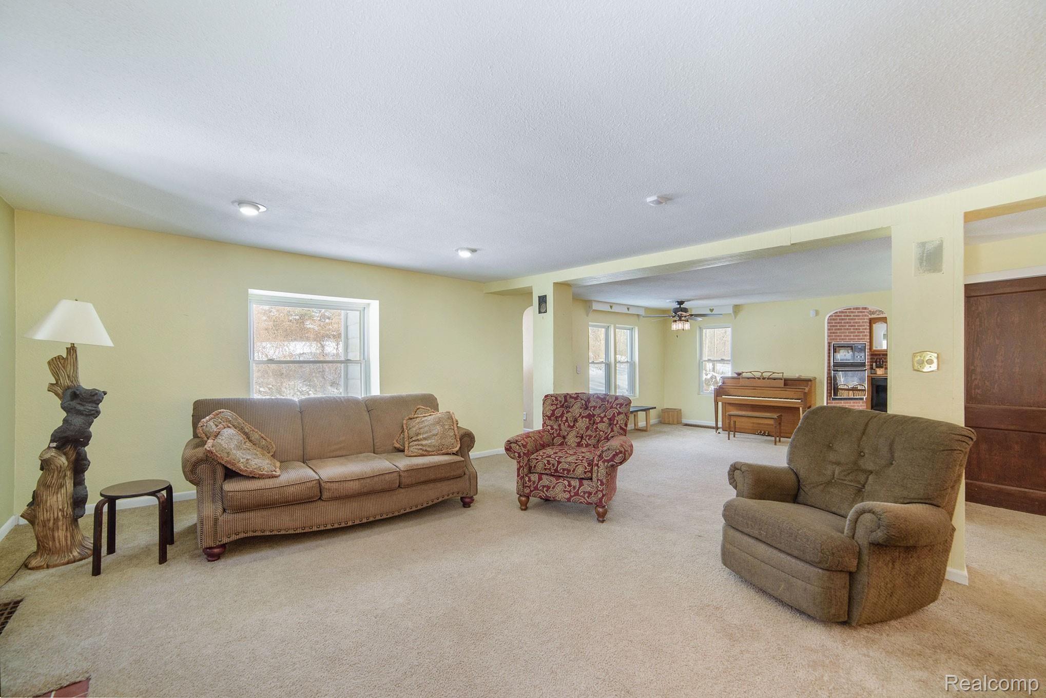 1458 Rochester Road Leonard, MI 48367 - Photo 5 of 32 PWM_1040.jpg