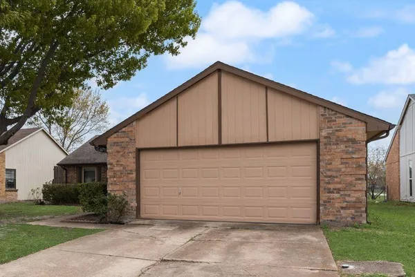 a view of a house with a garage