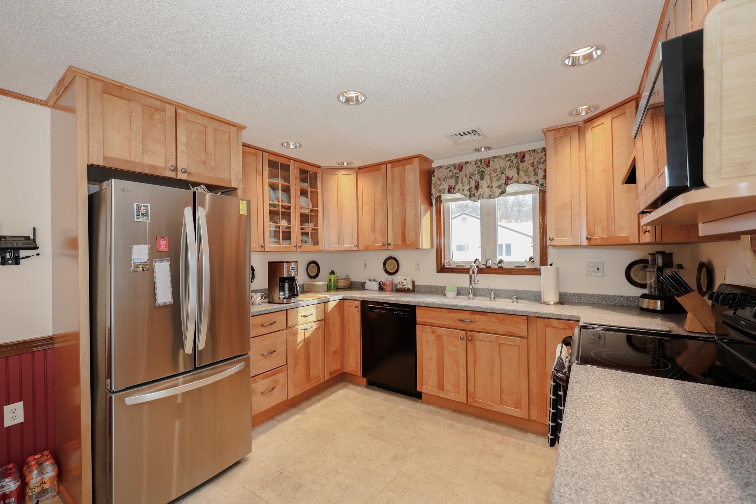 14 Loren Road Salem, NH 03079 - Photo 8 of 40 Gallery Image 8