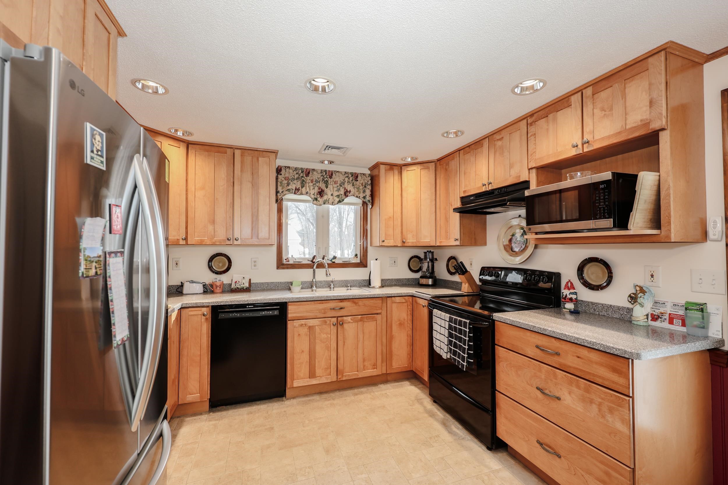 14 Loren Road Salem, NH 03079 - Photo 9 of 40 Gallery Image 9