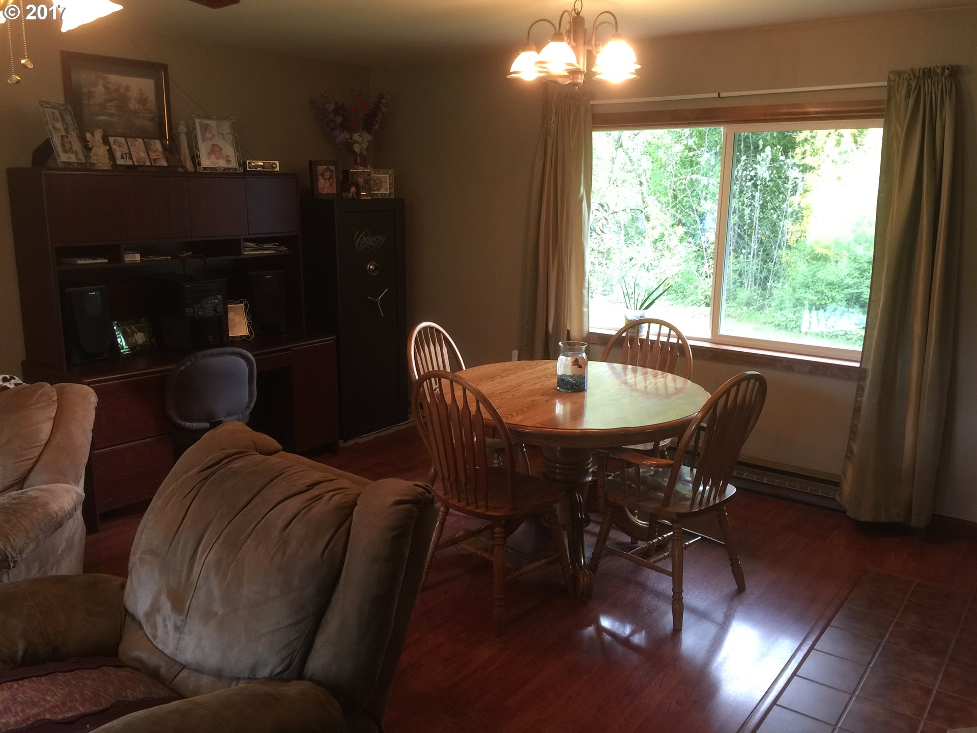 72227 Rouse Road North Cottage Grove, OR 97424 - Photo 8 of 24 a living room with furniture and a window