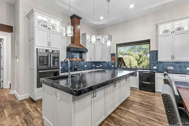 $979,900 | 1119 Sunrise Place, Spring Branch, TX 78070