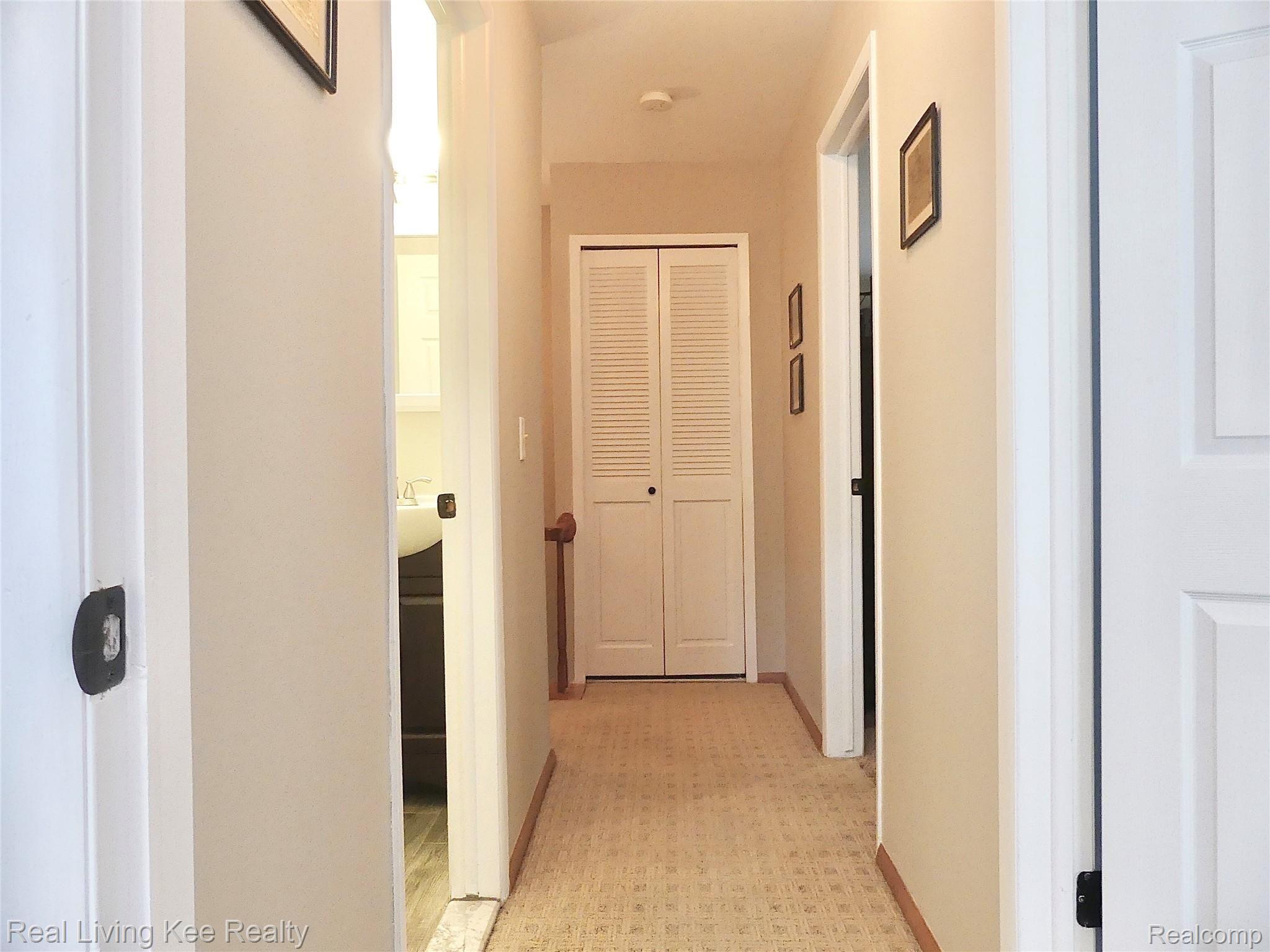 1355 Autumn Lane Rochester, MI 48306 - Photo 23 of 40 Upstairs hallway
