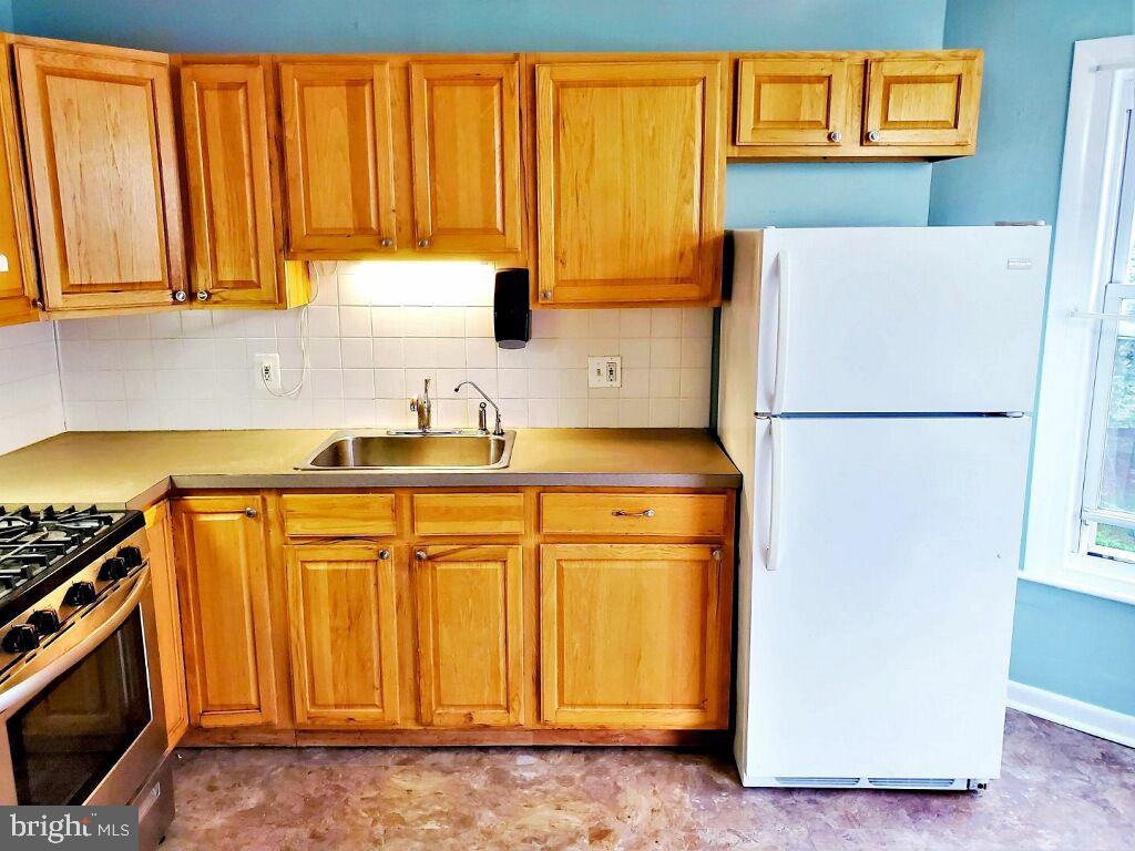 215 Ryers Avenue Cheltenham, PA 19012 - Photo 4 of 12