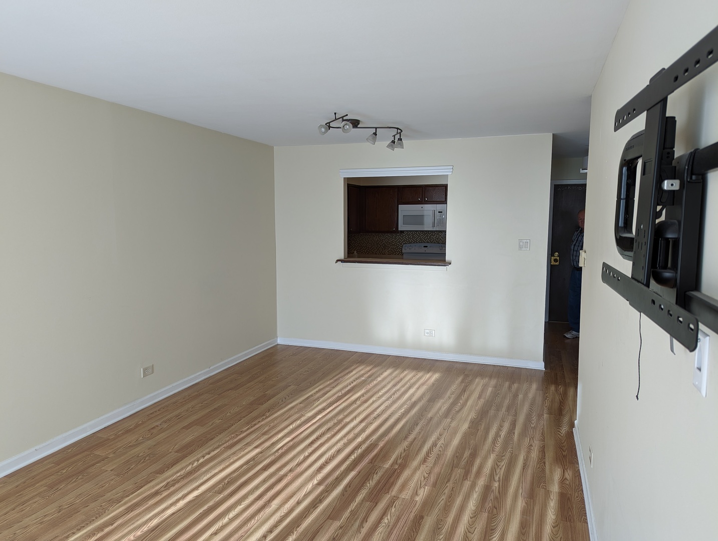 701 West Huntington Commons Road, Unit 317 Mount Prospect, IL 60056 - Photo 5 of 9