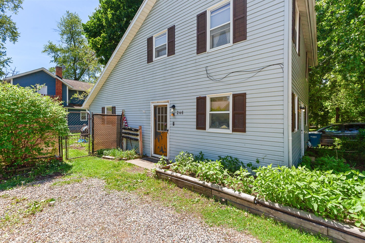 246 Washington Street Clinton, MI 49236 - Photo 5 of 36