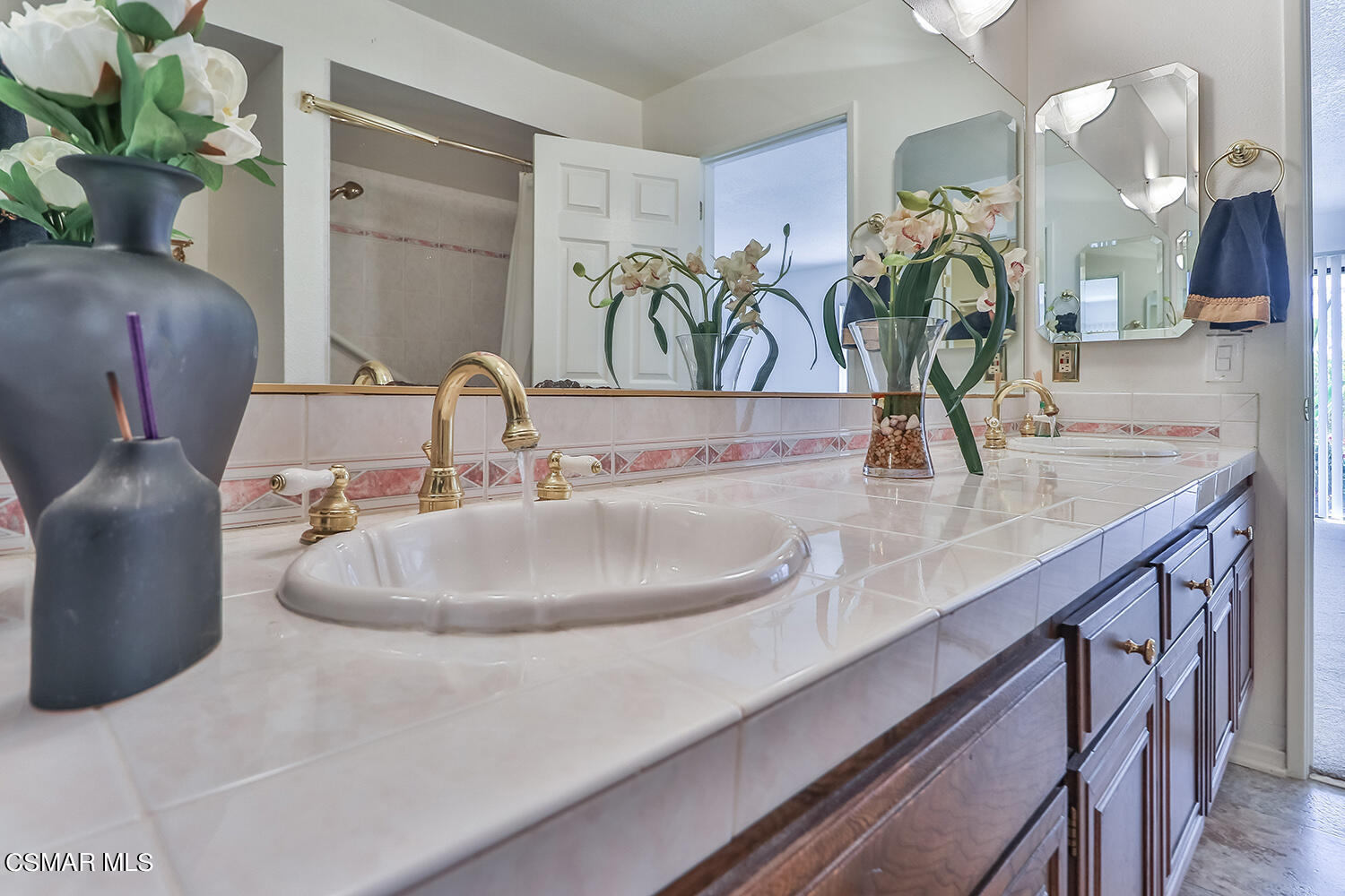 2068 Emory Avenue Simi Valley, CA 93063 - Photo 23 of 35 a bathroom with sink and mirror