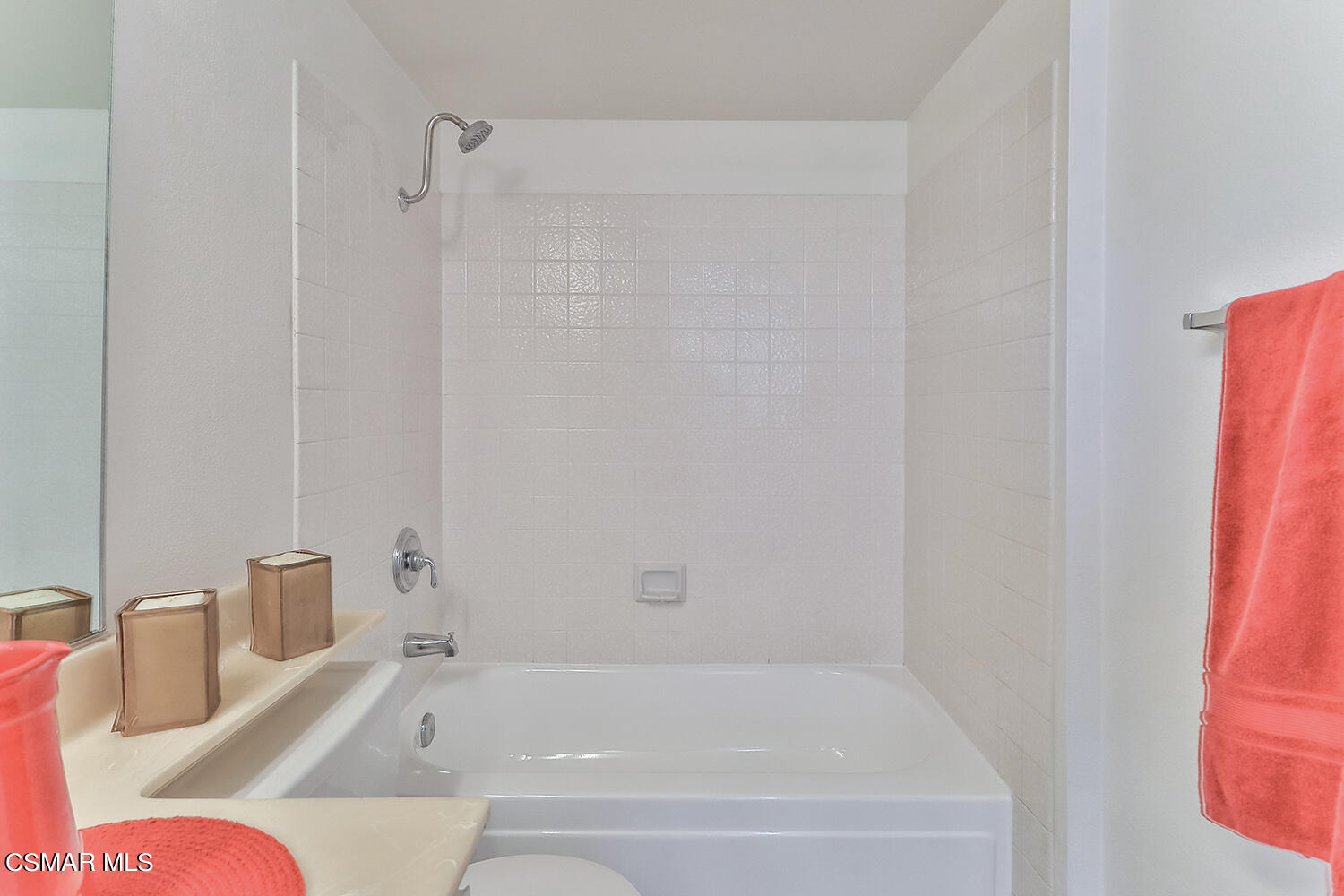 2068 Emory Avenue Simi Valley, CA 93063 - Photo 32 of 35 a bathroom with a bathtub