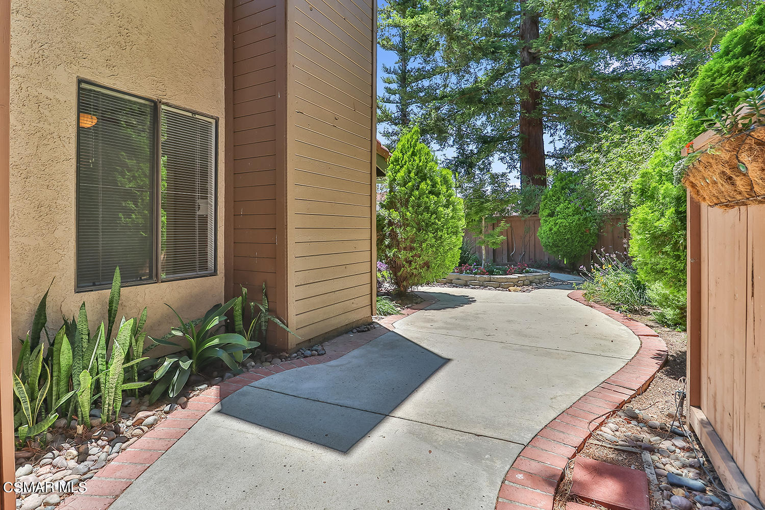 2068 Emory Avenue Simi Valley, CA 93063 - Photo 5 of 35