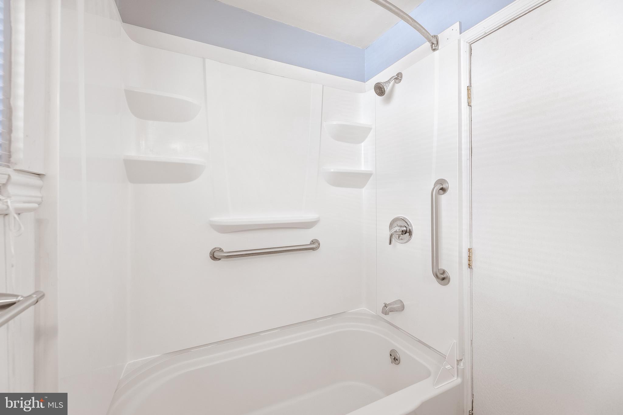 3464 Fitler Street Philadelphia, PA 19114 - Photo 19 of 22 a bathroom with a bathtub