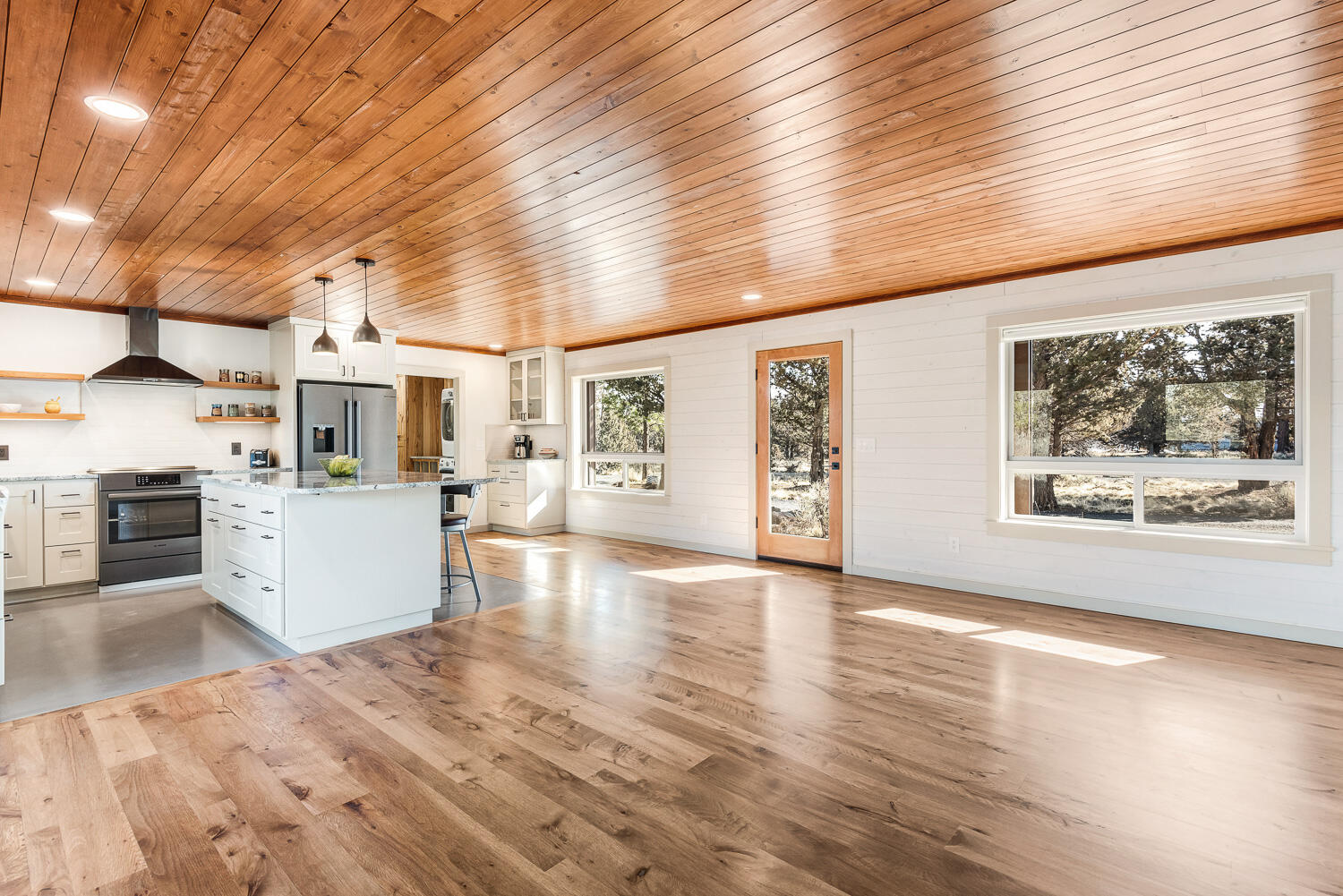 18359 Pinehurst Road Bend, OR 97703 - Photo 6 of 37 6