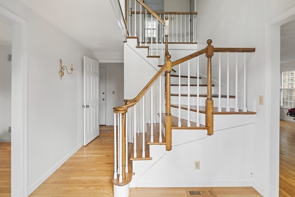 333 Belknap Road Framingham, MA 01701 - Photo 4 of 41