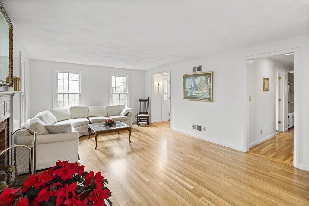 333 Belknap Road Framingham, MA 01701 - Photo 7 of 41