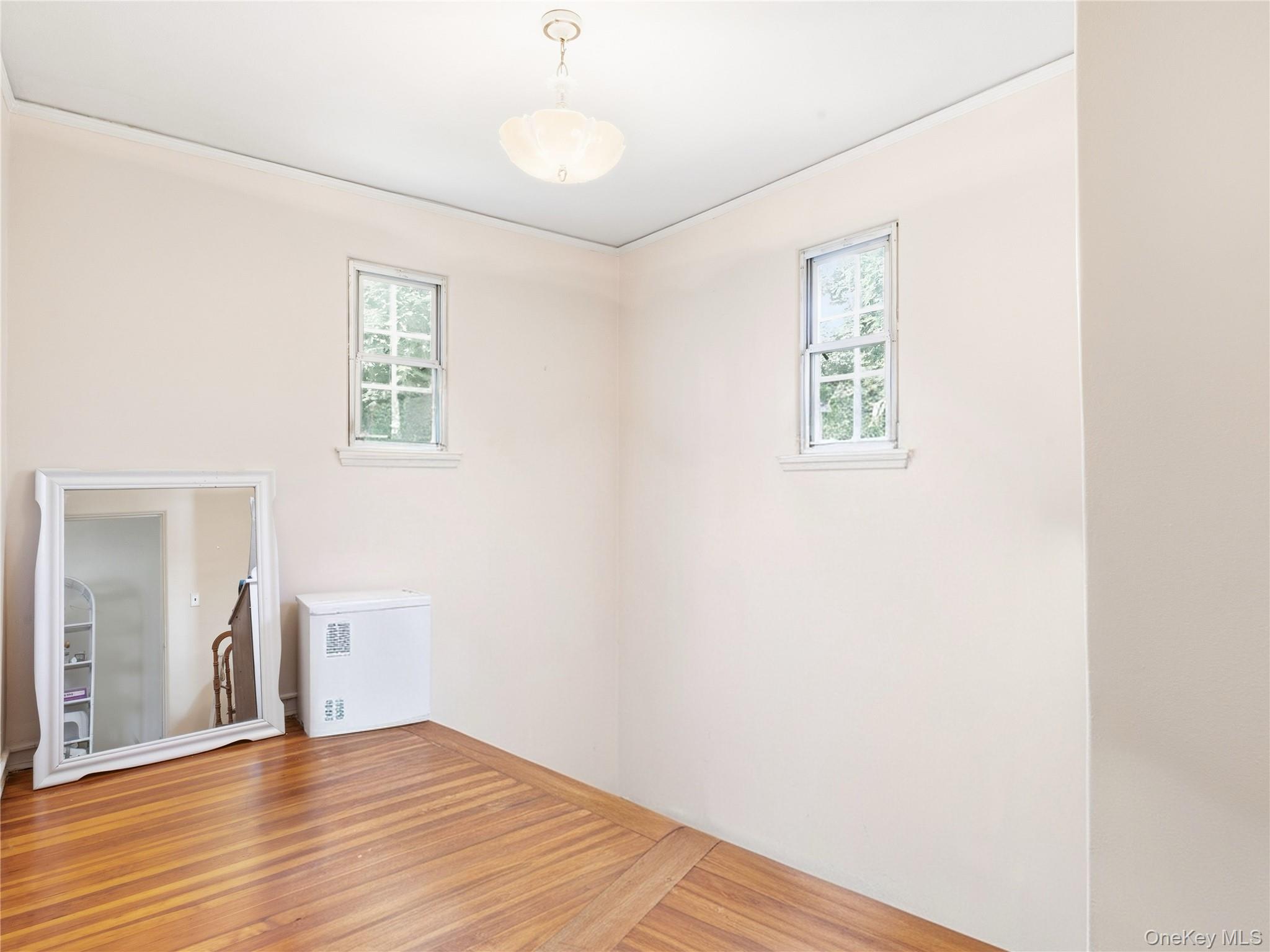 89 Bayview Avenue Great Neck, NY 11021 - Photo 24 of 38 Bedroom
