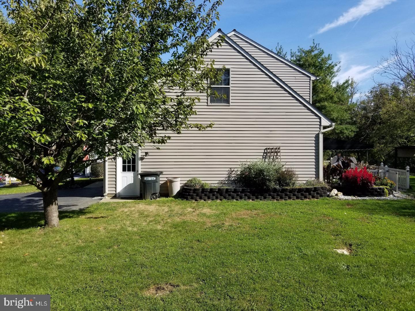 11 Santa Fe Drive Lititz, PA 17543 - Photo 4 of 25