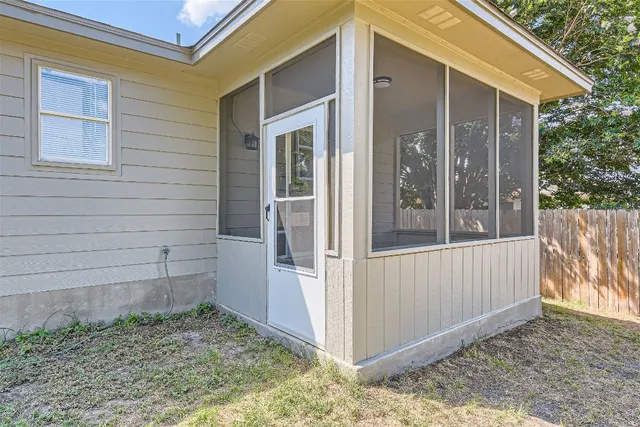 $319,000 | 131 Hilldale Court, Kyle, TX 78640