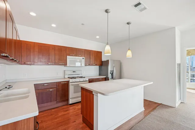 $749,000 | 1522 North Prospect Avenue, Unit 902, Milwaukee, WI 53202