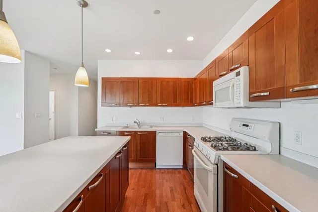 $749,000 | 1522 North Prospect Avenue, Unit 902, Milwaukee, WI 53202