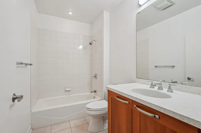 $749,000 | 1522 North Prospect Avenue, Unit 902, Milwaukee, WI 53202