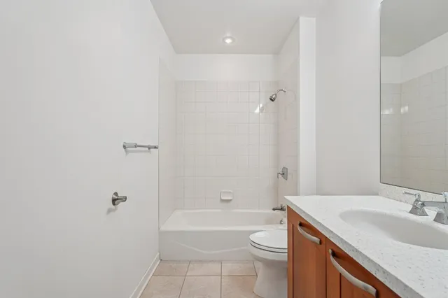 $749,000 | 1522 North Prospect Avenue, Unit 902, Milwaukee, WI 53202